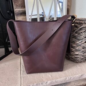 NWT Madewell Essential Medium Bucket Tote